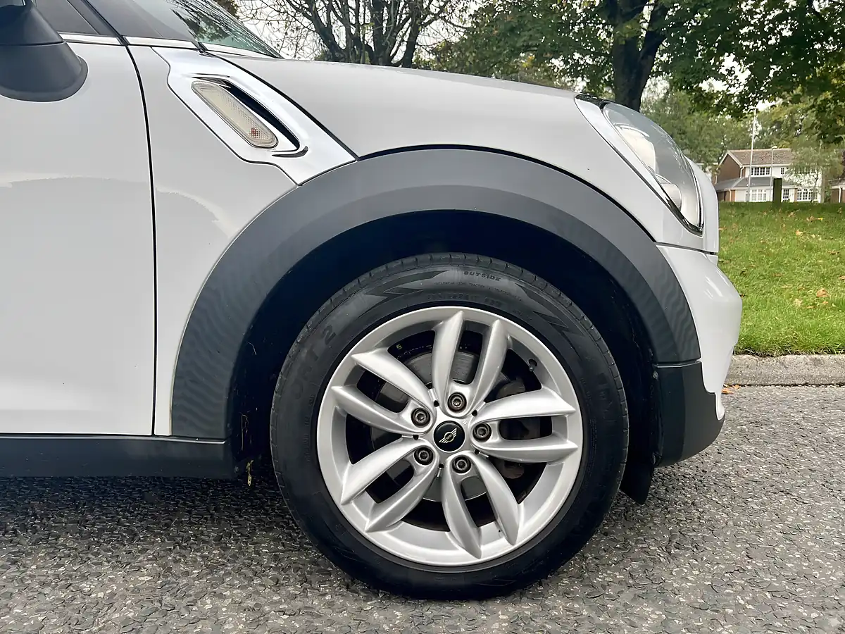 Used 2014 MINI Countryman Business Edition Light White Metallic - Interior and Exterior details 3