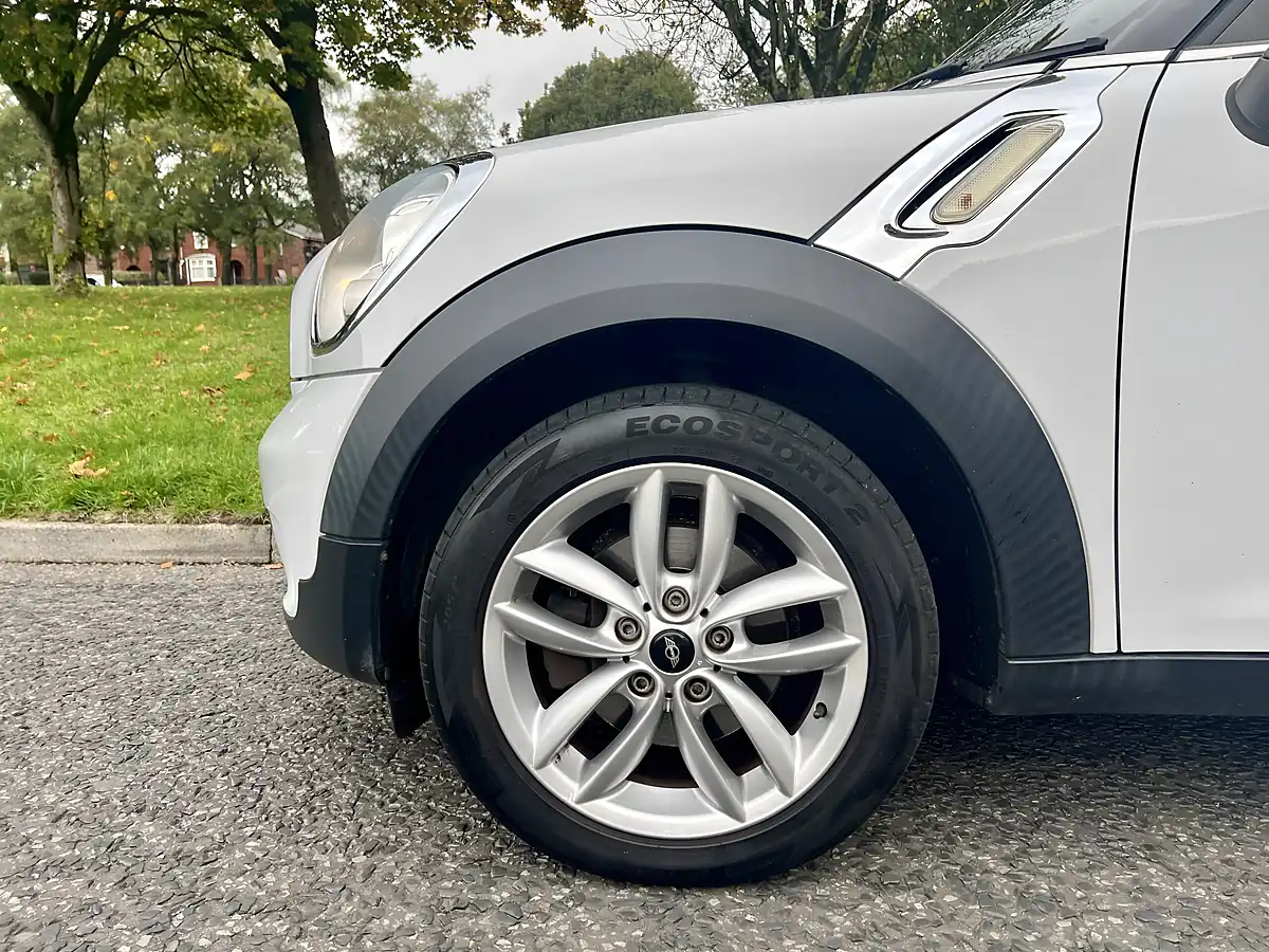 Used 2014 MINI Countryman Business Edition Light White Metallic - Interior and Exterior details 5