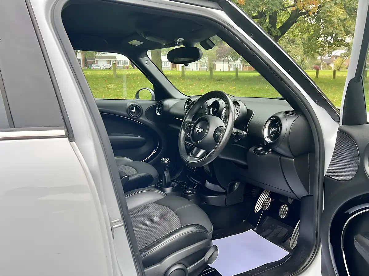 Used 2014 MINI Countryman Business Edition Light White Metallic - Interior and Exterior details 6