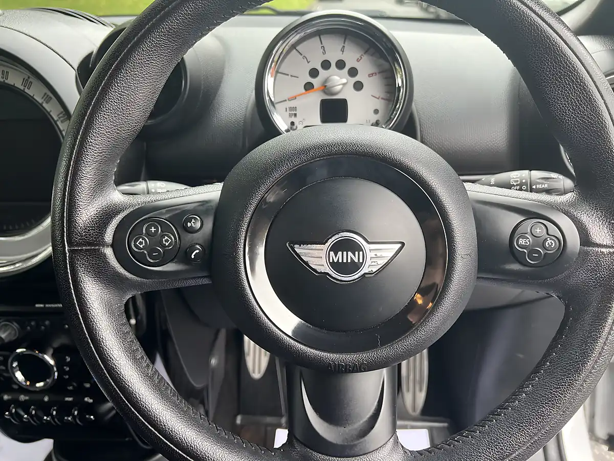 Used 2014 MINI Countryman Business Edition Light White Metallic - Interior and Exterior details 8