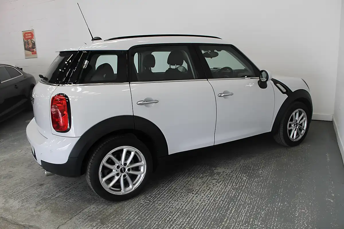Used 2014 MINI Countryman Business Edition White - Interior and Exterior details 3