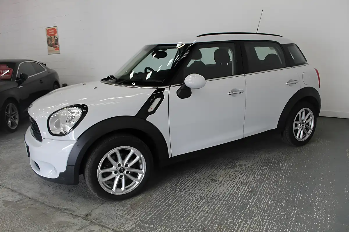 Used 2014 MINI Countryman Business Edition White - Interior and Exterior details 7