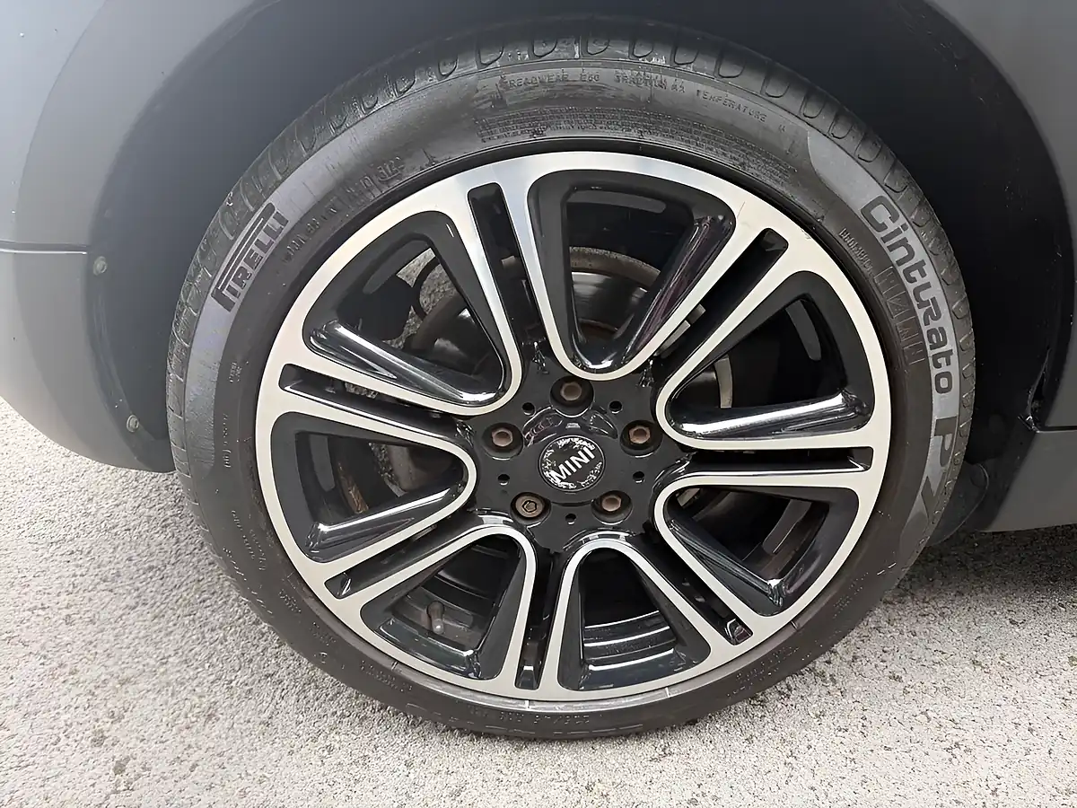 Used 2014 MINI Countryman Cooper Black - Interior and Exterior details 12