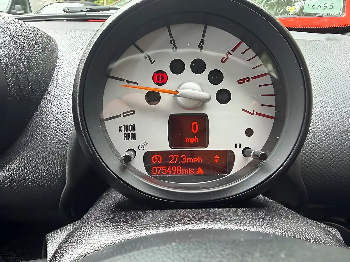 Used 2014 MINI Countryman Cooper Black - Interior and Exterior details 19