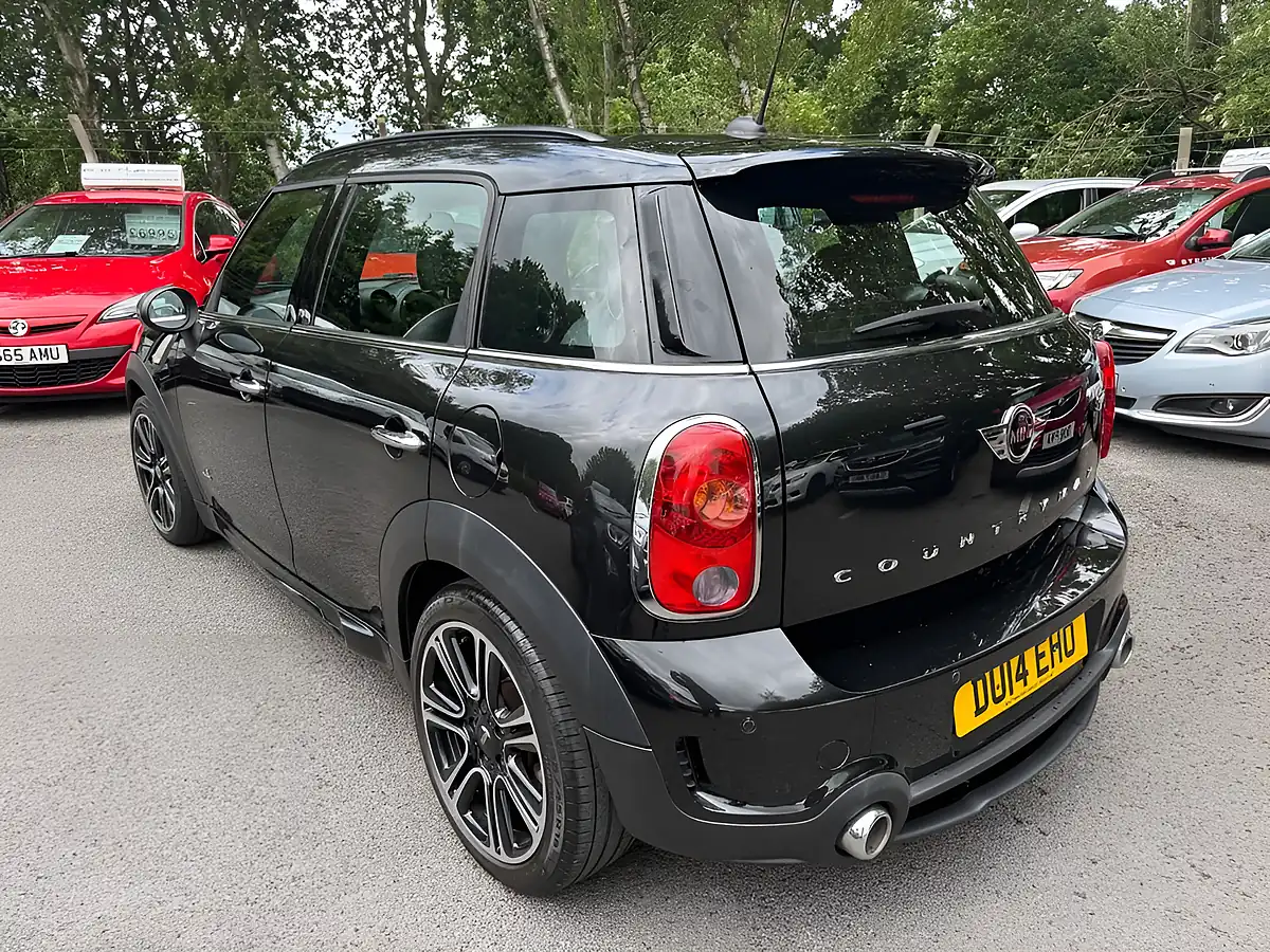 Used 2014 MINI Countryman Cooper Black - Interior and Exterior details 4