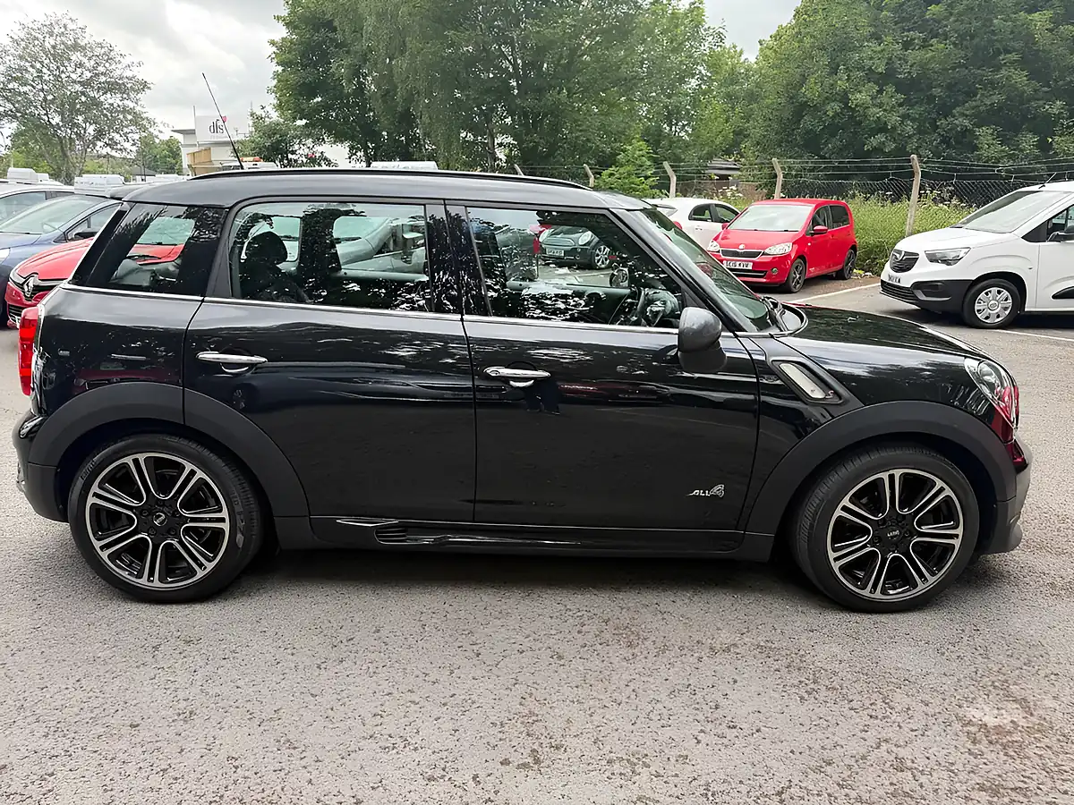 Used 2014 MINI Countryman Cooper Black - Interior and Exterior details 7