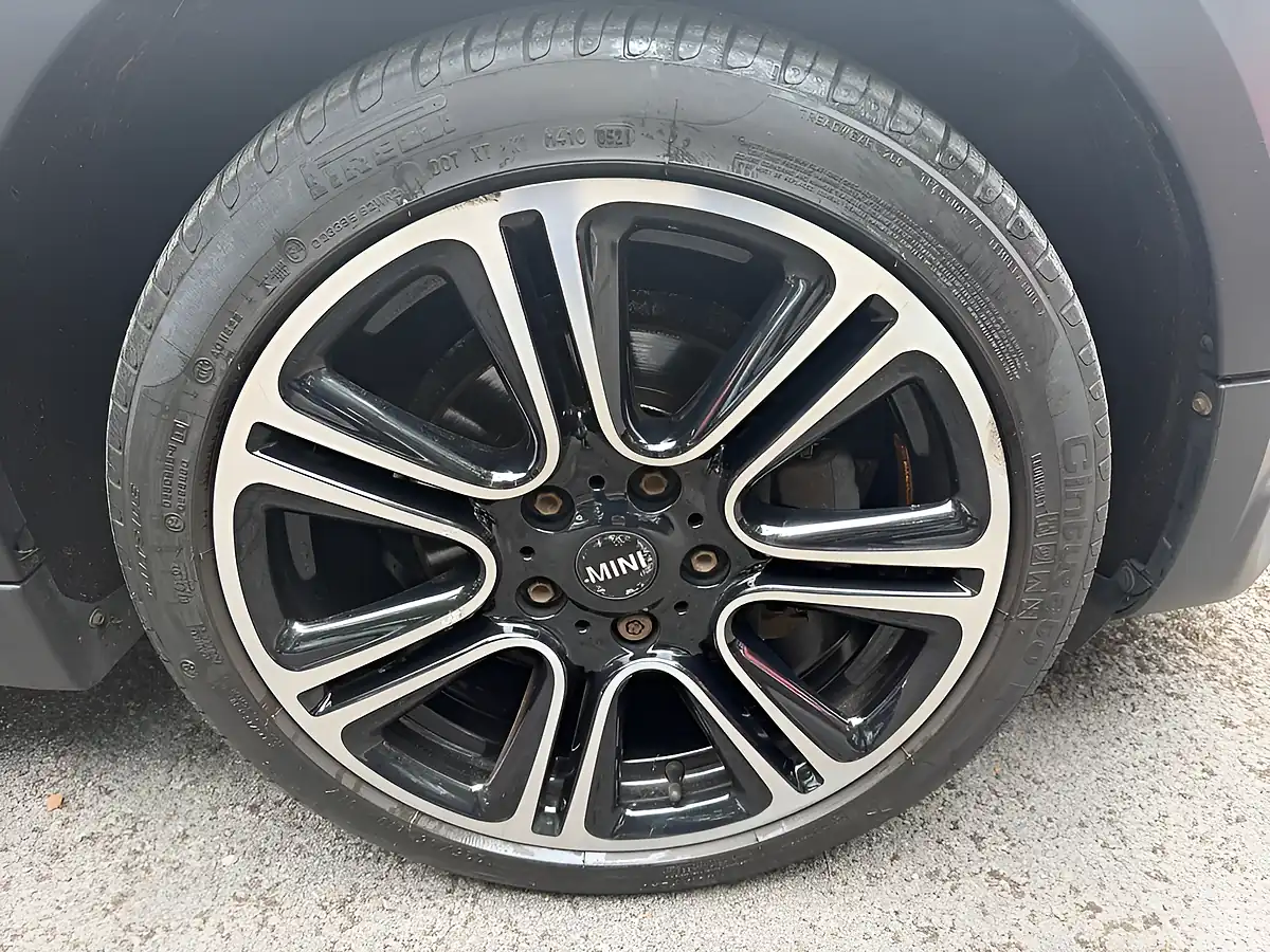 Used 2014 MINI Countryman Cooper Black - Interior and Exterior details 9