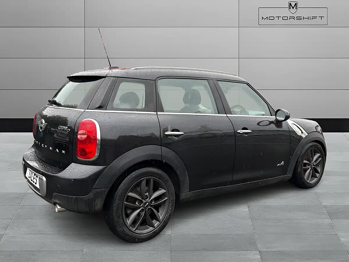 Used 2014 MINI Countryman Cooper Black - Interior and Exterior details 10