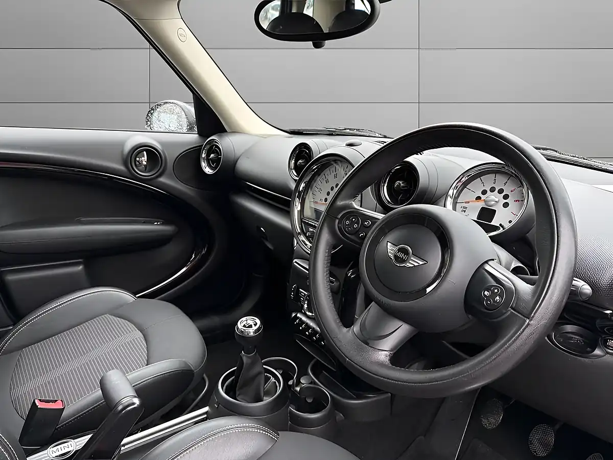 Used 2014 MINI Countryman Cooper Black - Interior and Exterior details 11