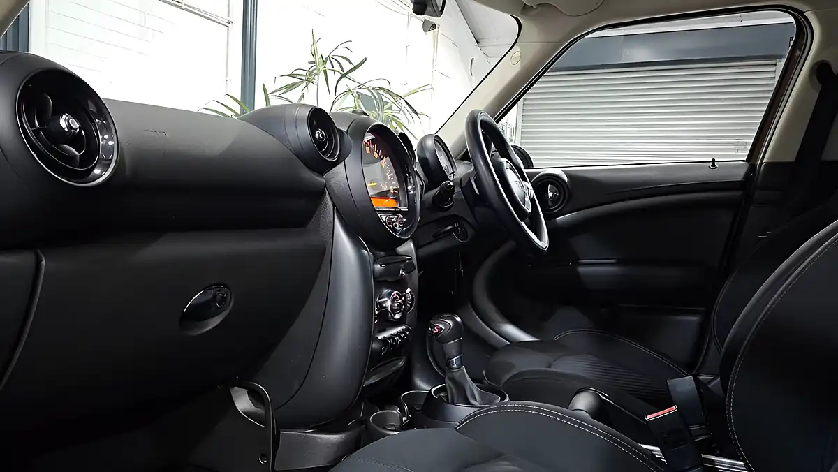 Used 2014 MINI Countryman Cooper Brown - Interior and Exterior details 14