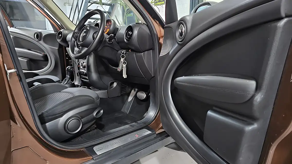 Used 2014 MINI Countryman Cooper Brown - Interior and Exterior details 17