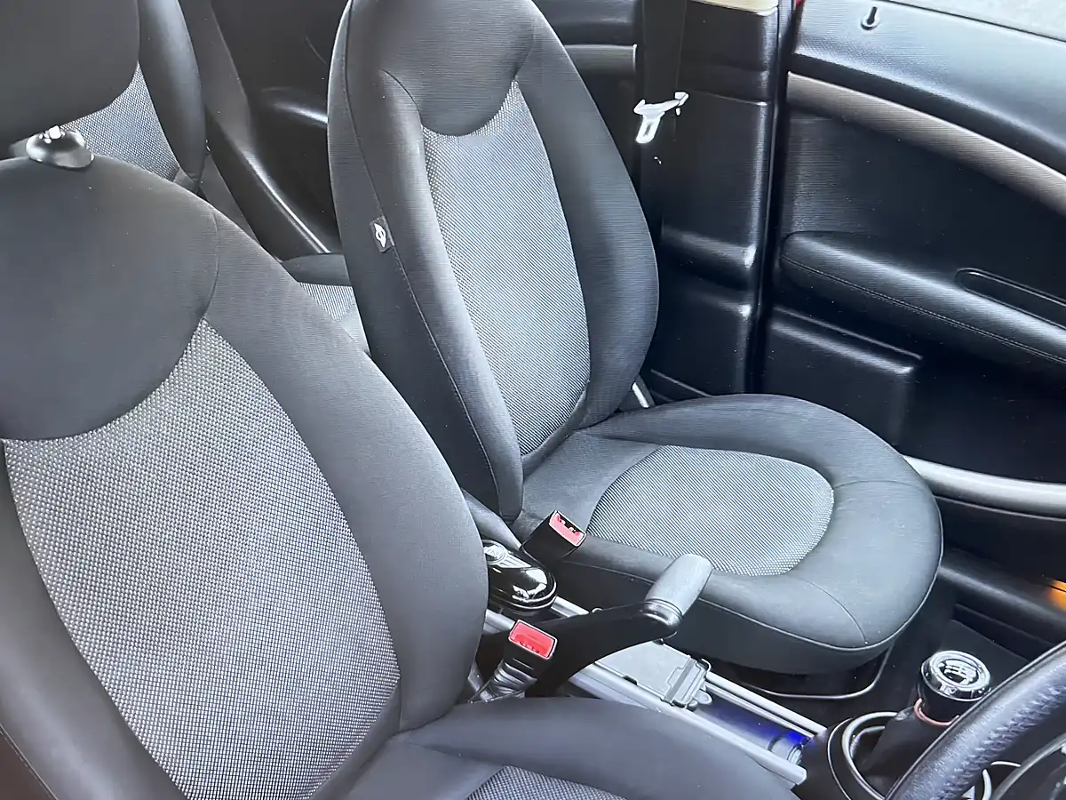 Used 2014 MINI Countryman Cooper (pepper Ii Pack) Blazing Red Metallic - Interior and Exterior details 6