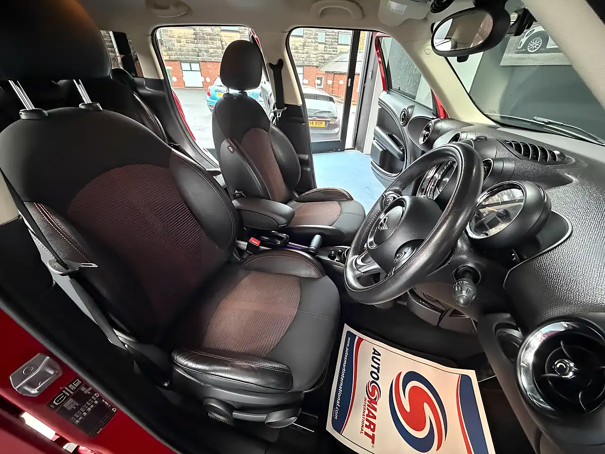 Used 2014 MINI Countryman Cooper Red - Interior and Exterior details 10