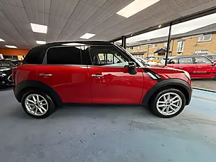 Used 2014 MINI Countryman Cooper Red - Interior and Exterior details 2