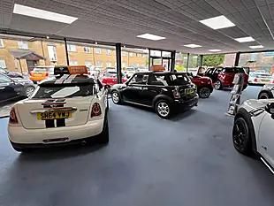 Used 2014 MINI Countryman Cooper Red - Interior and Exterior details 20
