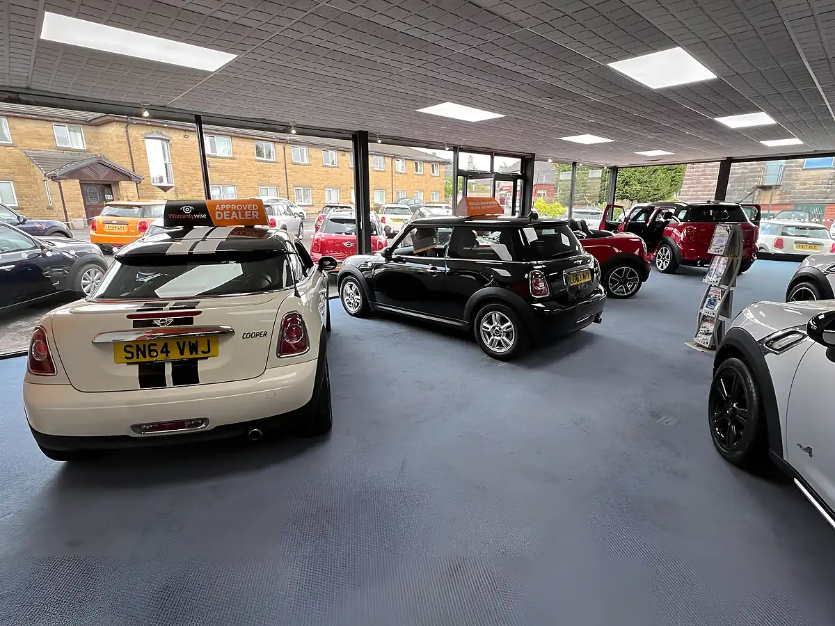 Used 2014 MINI Countryman Cooper Red - Interior and Exterior details 20