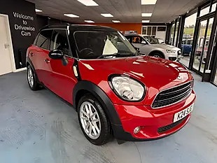 Used 2014 MINI Countryman Cooper Red - Interior and Exterior details 3