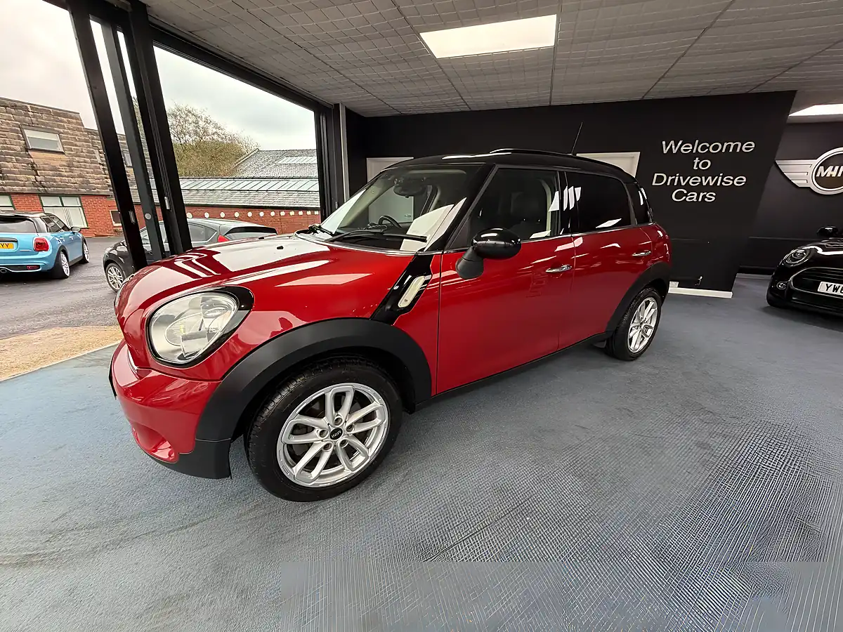 Used 2014 MINI Countryman Cooper Red - Interior and Exterior details 5