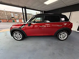 Used 2014 MINI Countryman Cooper Red - Interior and Exterior details 6