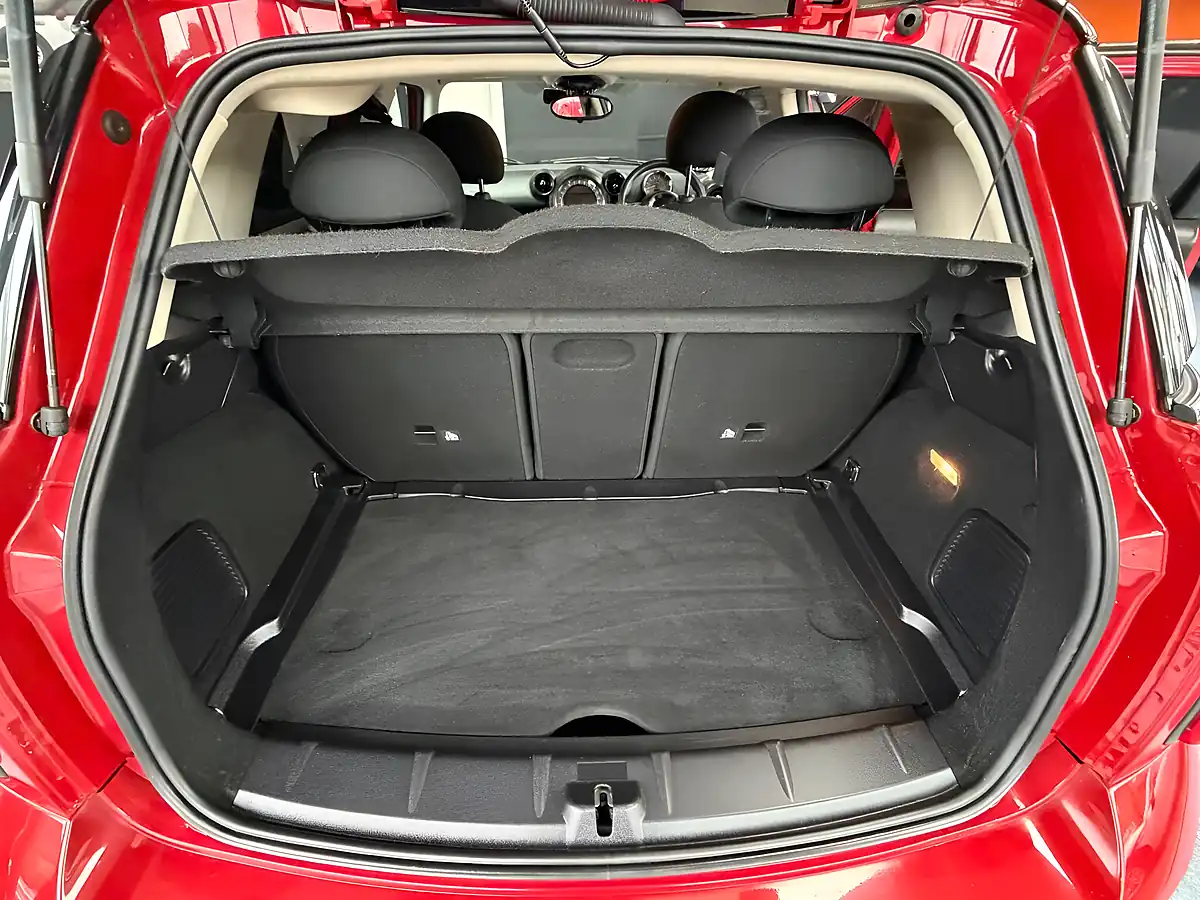 Used 2014 MINI Countryman Cooper Red - Interior and Exterior details 9
