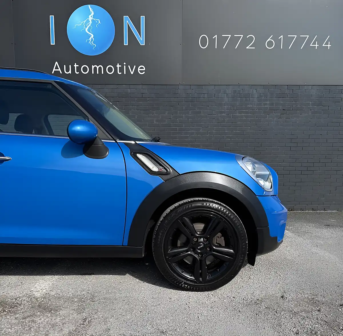 Used 2014 MINI Countryman Cooper S Blue - Interior and Exterior details 9
