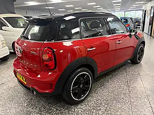 Used 2014 MINI Countryman Cooper S Red - Interior and Exterior details 10