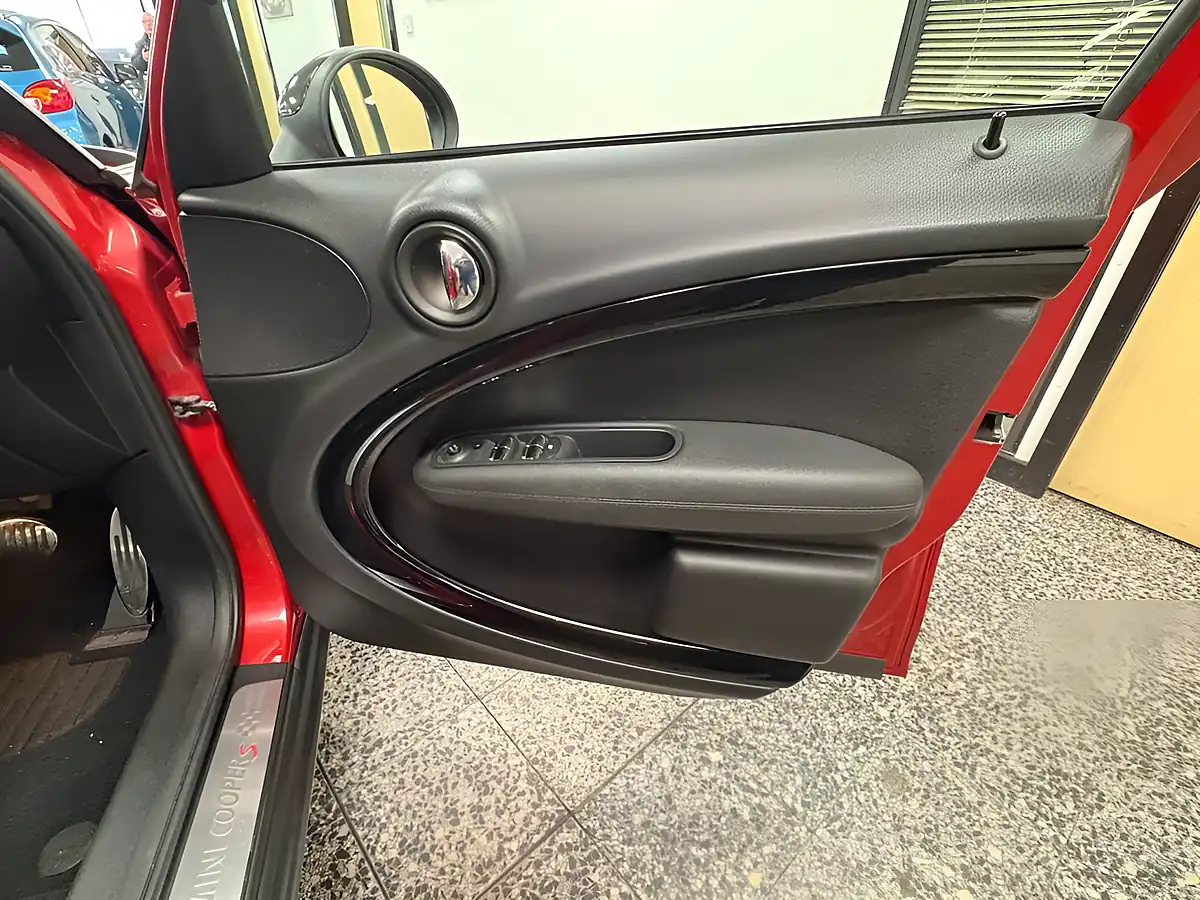 Used 2014 MINI Countryman Cooper S Red - Interior and Exterior details 19