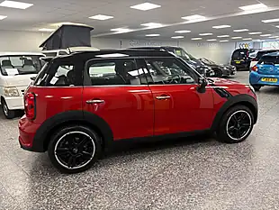 Used 2014 MINI Countryman Cooper S Red - Interior and Exterior details 9