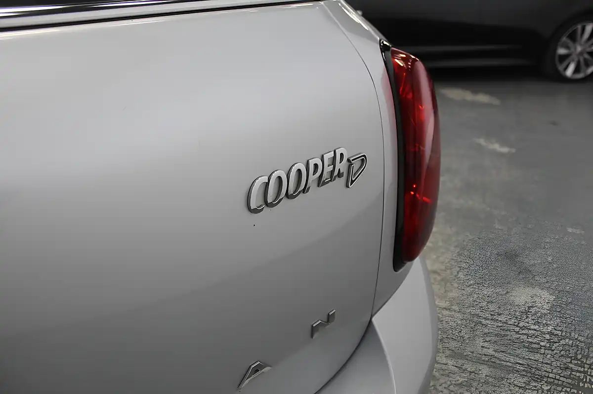 Used 2014 MINI Countryman Cooper Silver - Interior and Exterior details 11