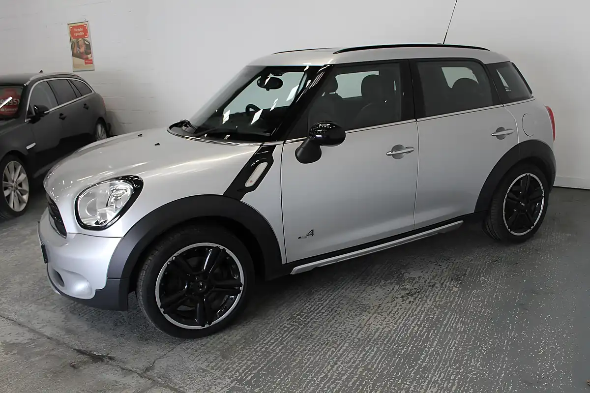 Used 2014 MINI Countryman Cooper Silver - Interior and Exterior details 4