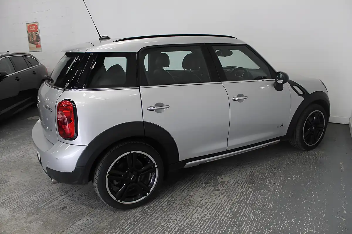 Used 2014 MINI Countryman Cooper Silver - Interior and Exterior details 8