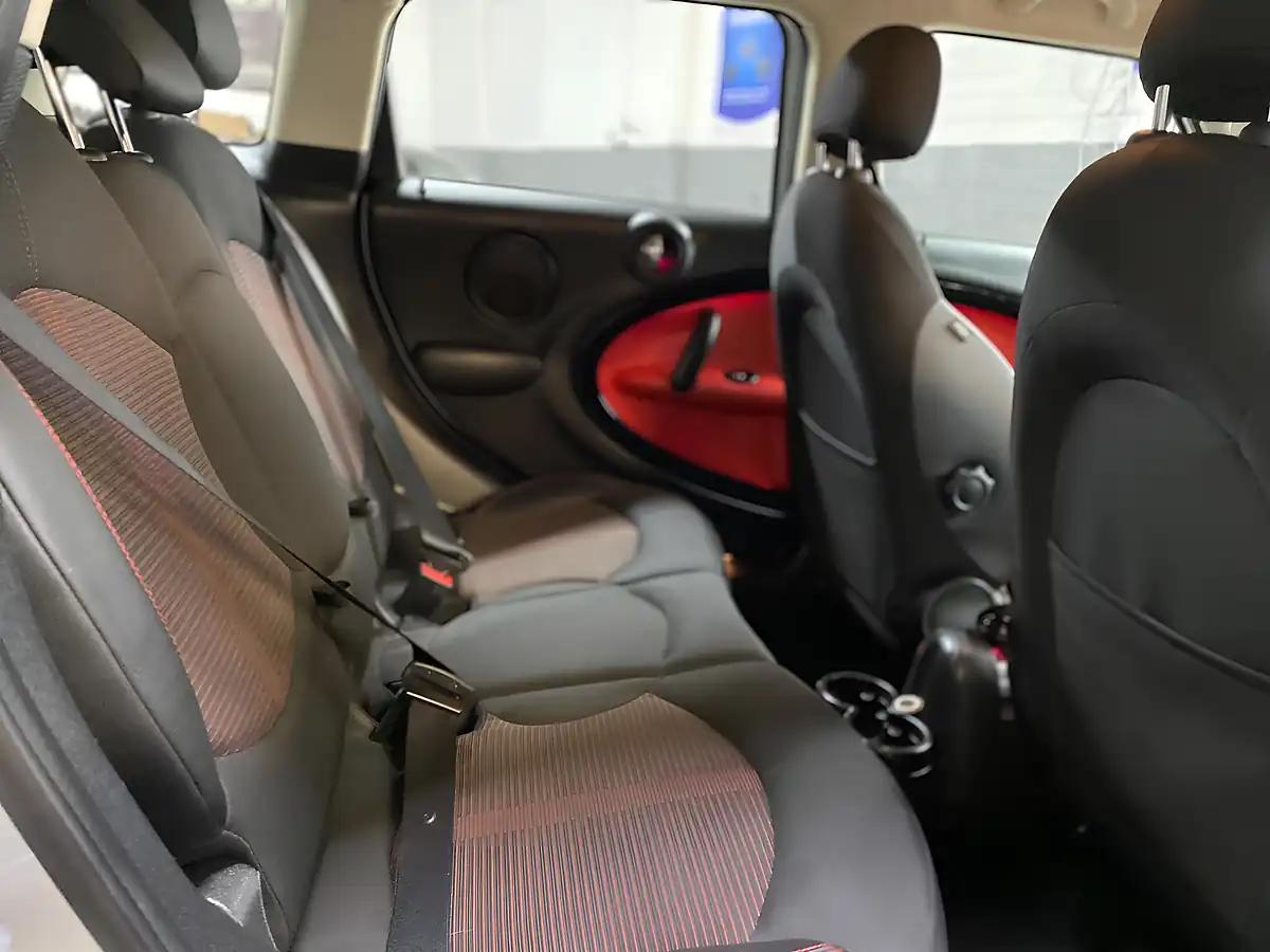 Used 2014 MINI Countryman Cooper Silver - Interior and Exterior details 12
