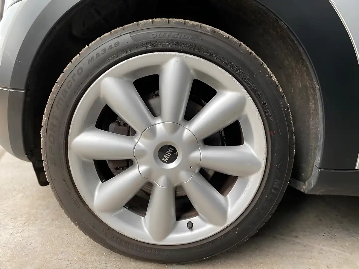 Used 2014 MINI Countryman Cooper Silver - Interior and Exterior details 14