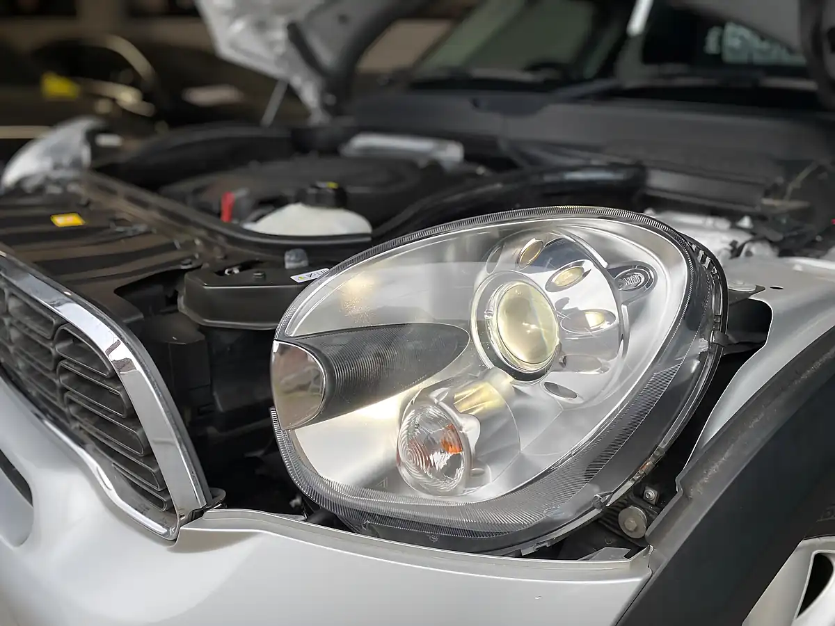 Used 2014 MINI Countryman Cooper Silver - Interior and Exterior details 17