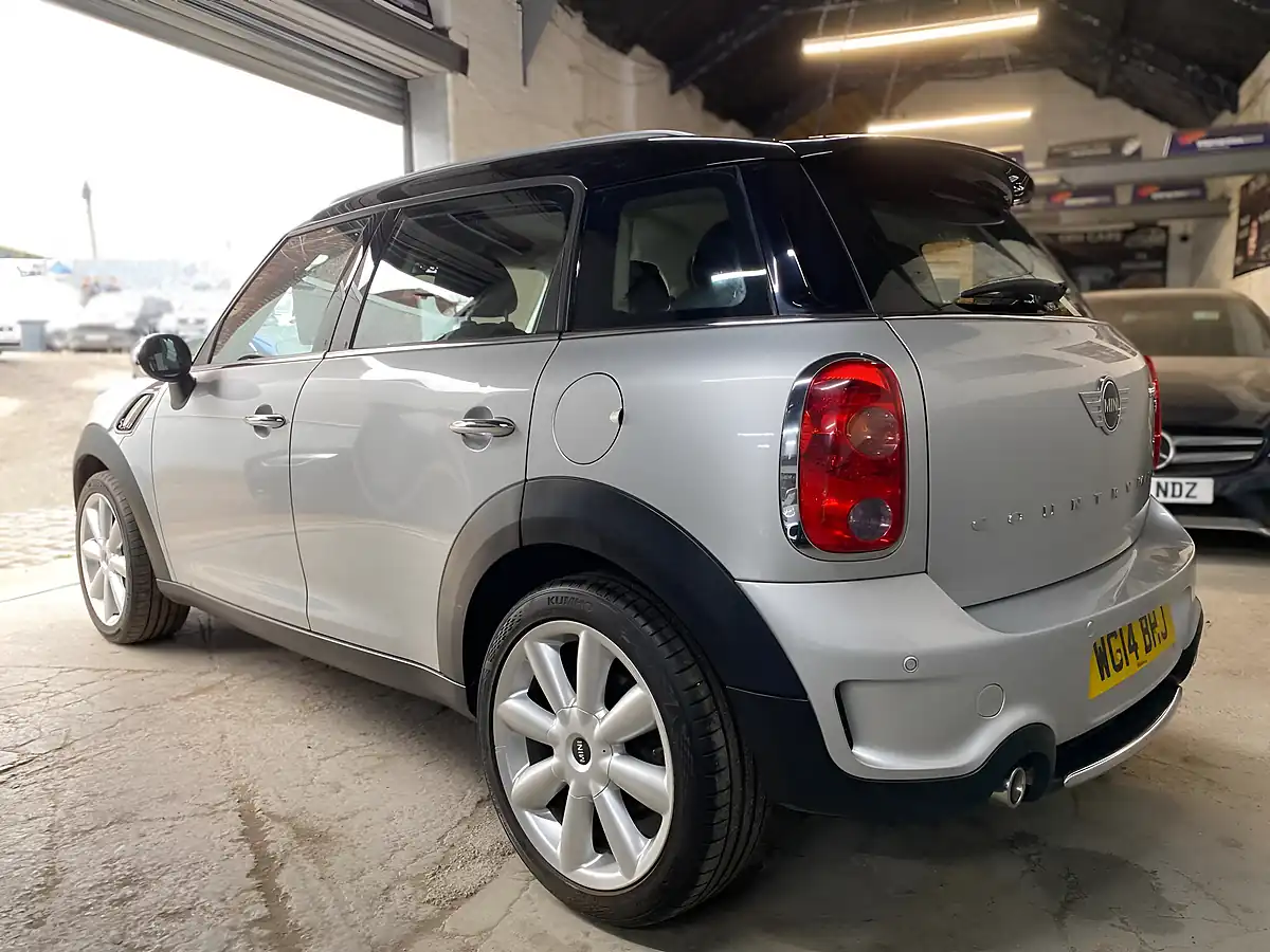 Used 2014 MINI Countryman Cooper Silver - Interior and Exterior details 4