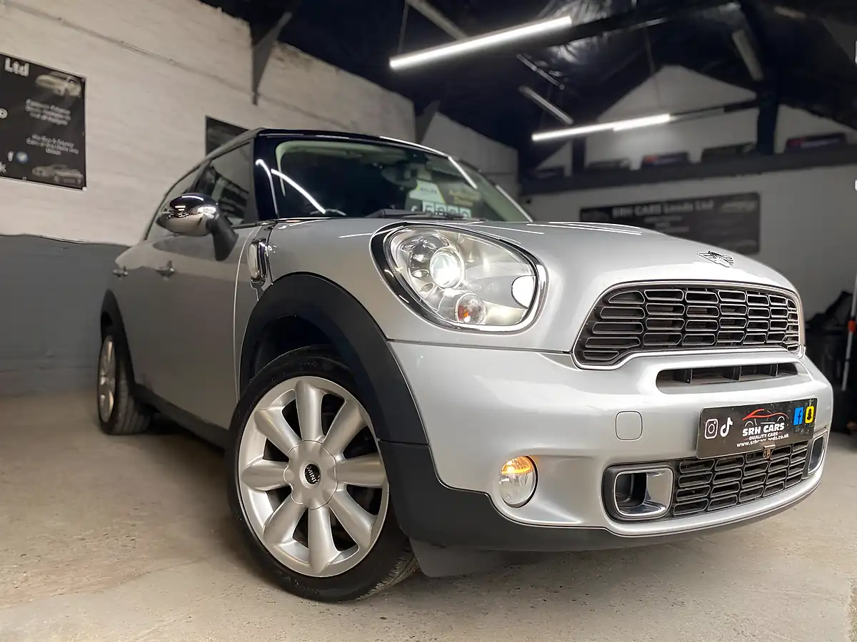 Used 2014 MINI Countryman Cooper Silver - Interior and Exterior details 5