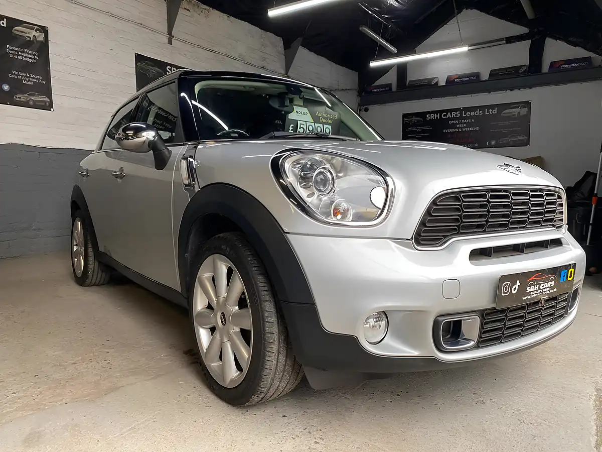 Used 2014 MINI Countryman Cooper Silver - Interior and Exterior details 6