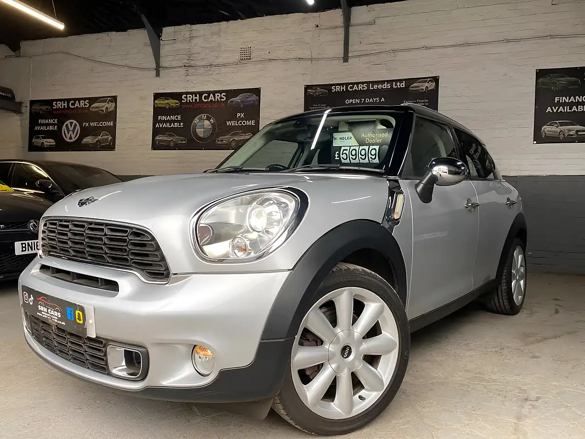 Used 2014 MINI Countryman Cooper Silver - Interior and Exterior details 9