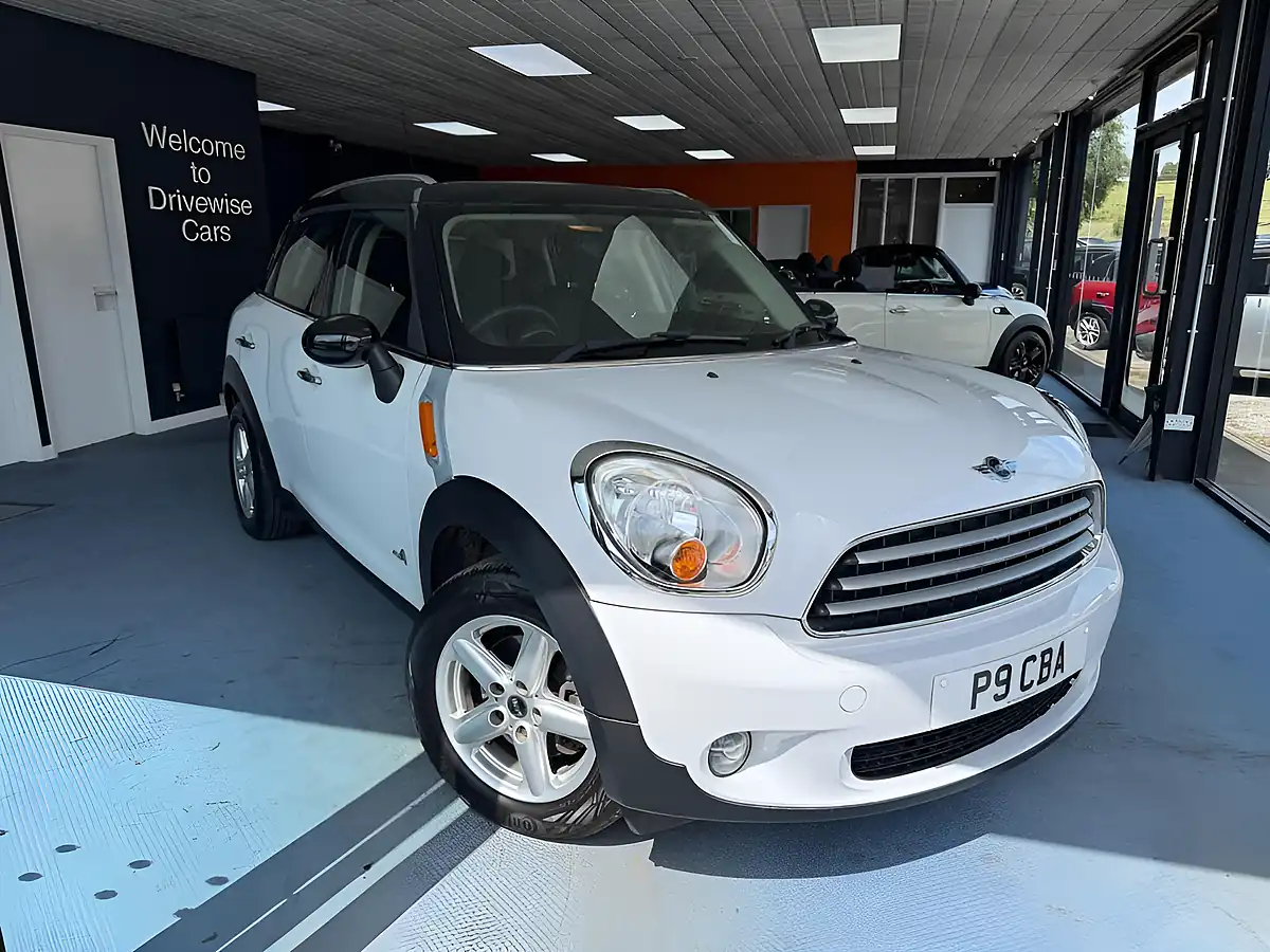 Used 2014 MINI Countryman Cooper White - Front View