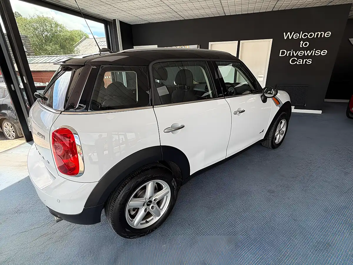 Used 2014 MINI Countryman Cooper White - Interior and Exterior details 10
