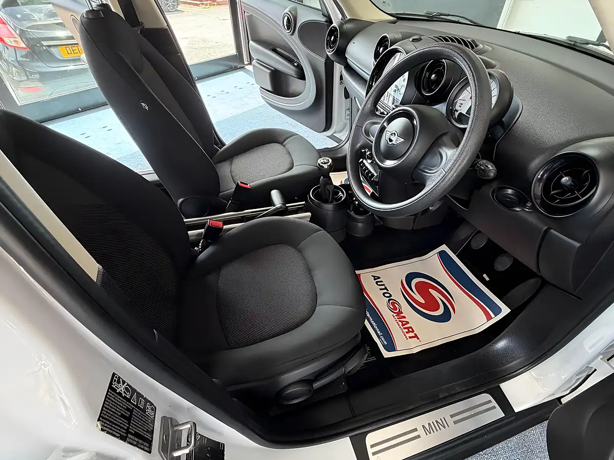 Used 2014 MINI Countryman Cooper White - Interior and Exterior details 12