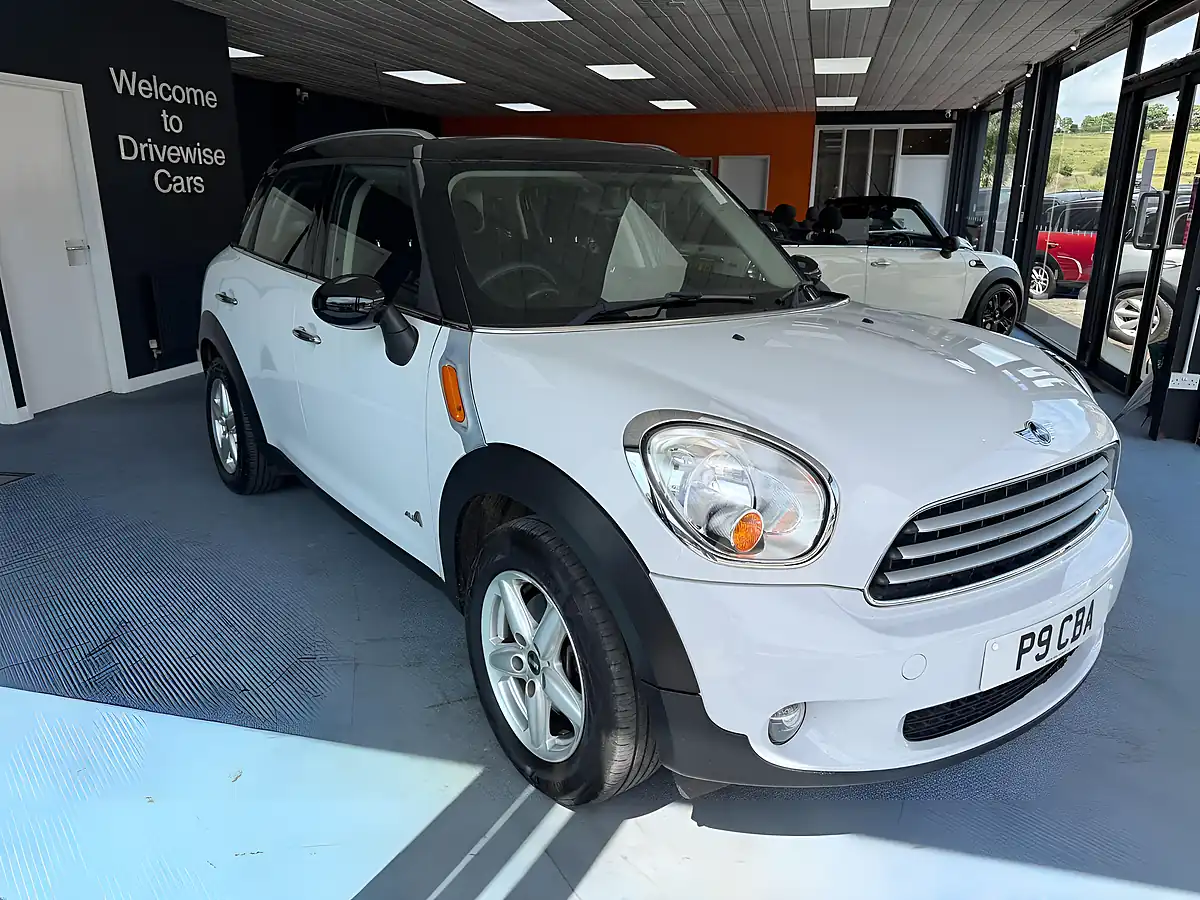 Used 2014 MINI Countryman Cooper White - Interior and Exterior details 3