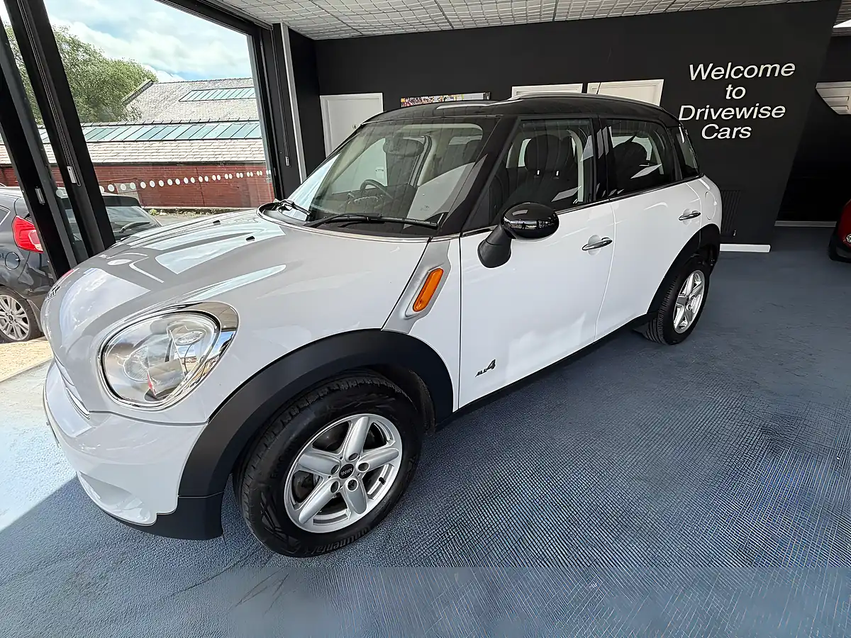 Used 2014 MINI Countryman Cooper White - Interior and Exterior details 5