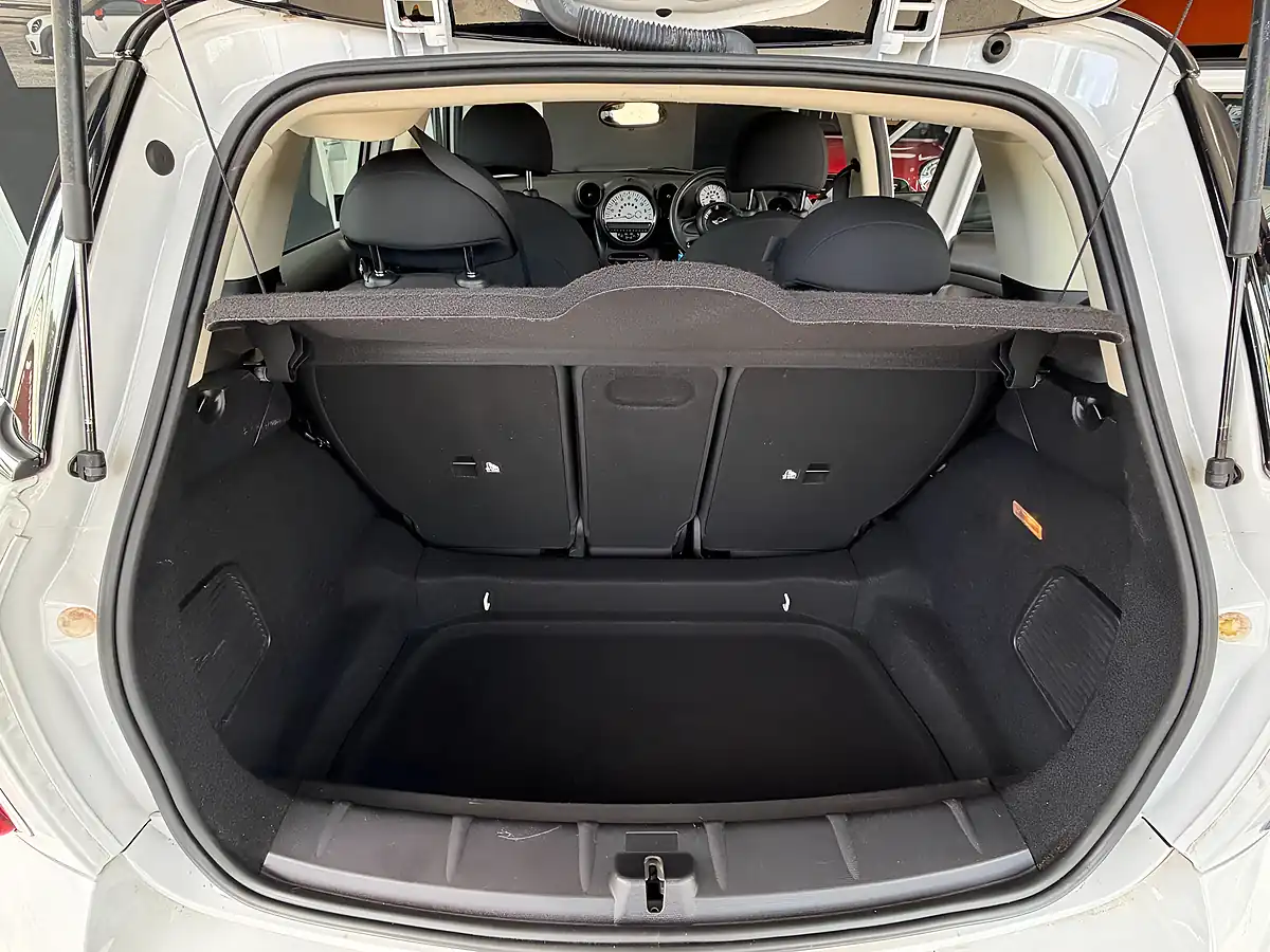 Used 2014 MINI Countryman Cooper White - Interior and Exterior details 9