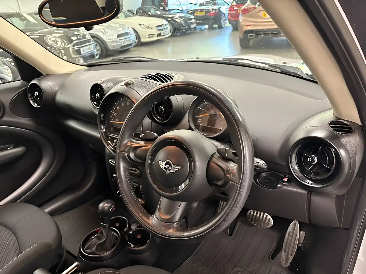 Used 2014 MINI Countryman Cooper White - Interior and Exterior details 15