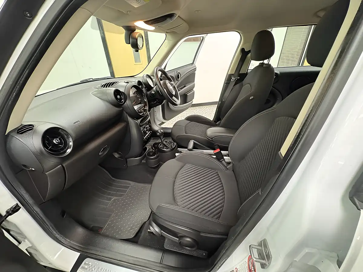 Used 2014 MINI Countryman Cooper White - Interior and Exterior details 17