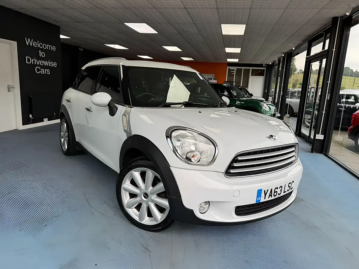 Used 2014 MINI Countryman Cooper White - Front View