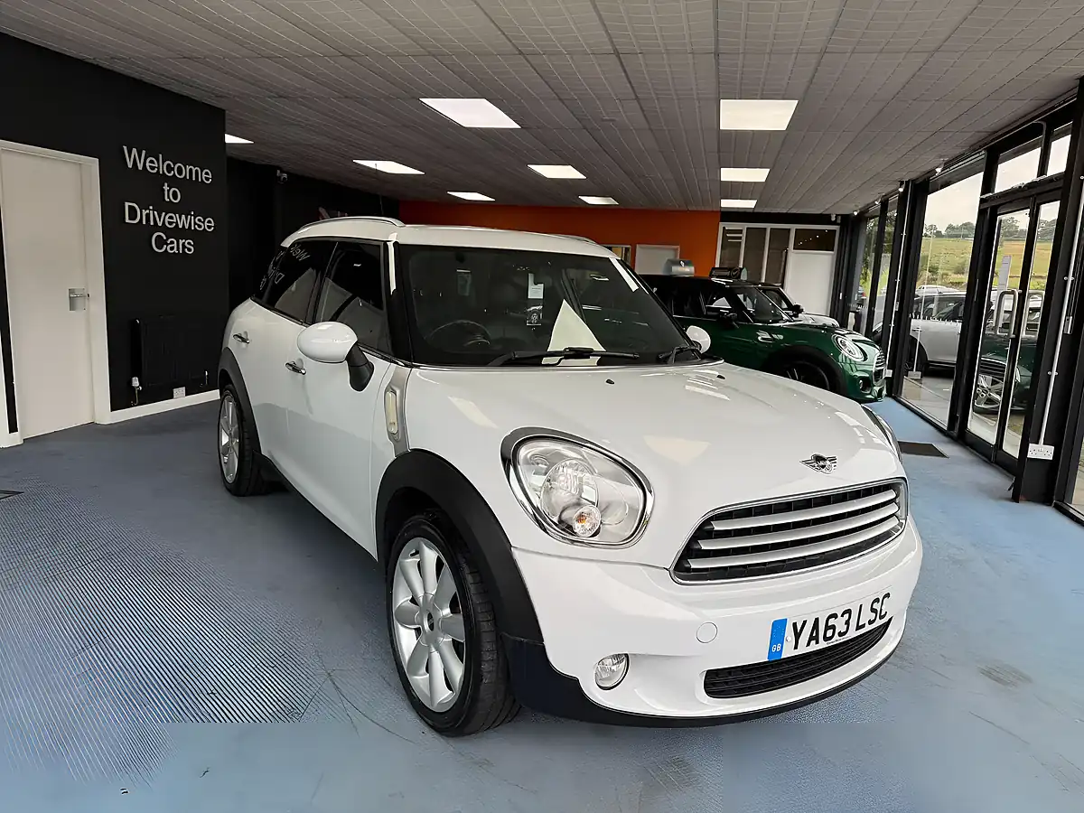 Used 2014 MINI Countryman Cooper White - Interior and Exterior details 3