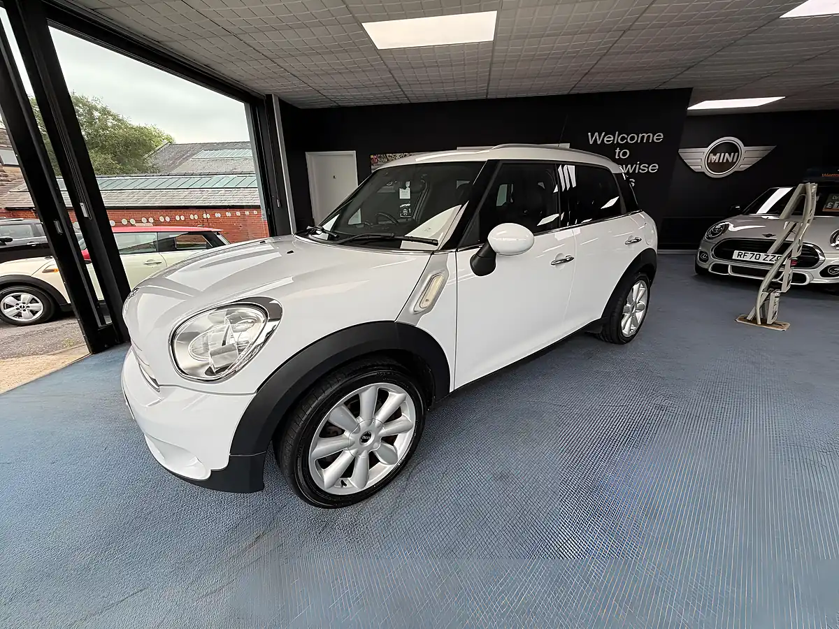 Used 2014 MINI Countryman Cooper White - Interior and Exterior details 5