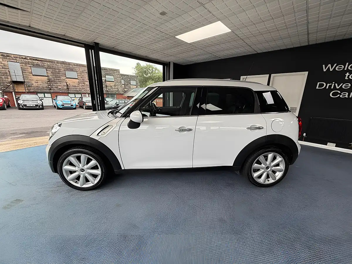 Used 2014 MINI Countryman Cooper White - Interior and Exterior details 6